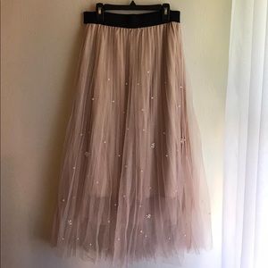 Pink skirt with pearl details